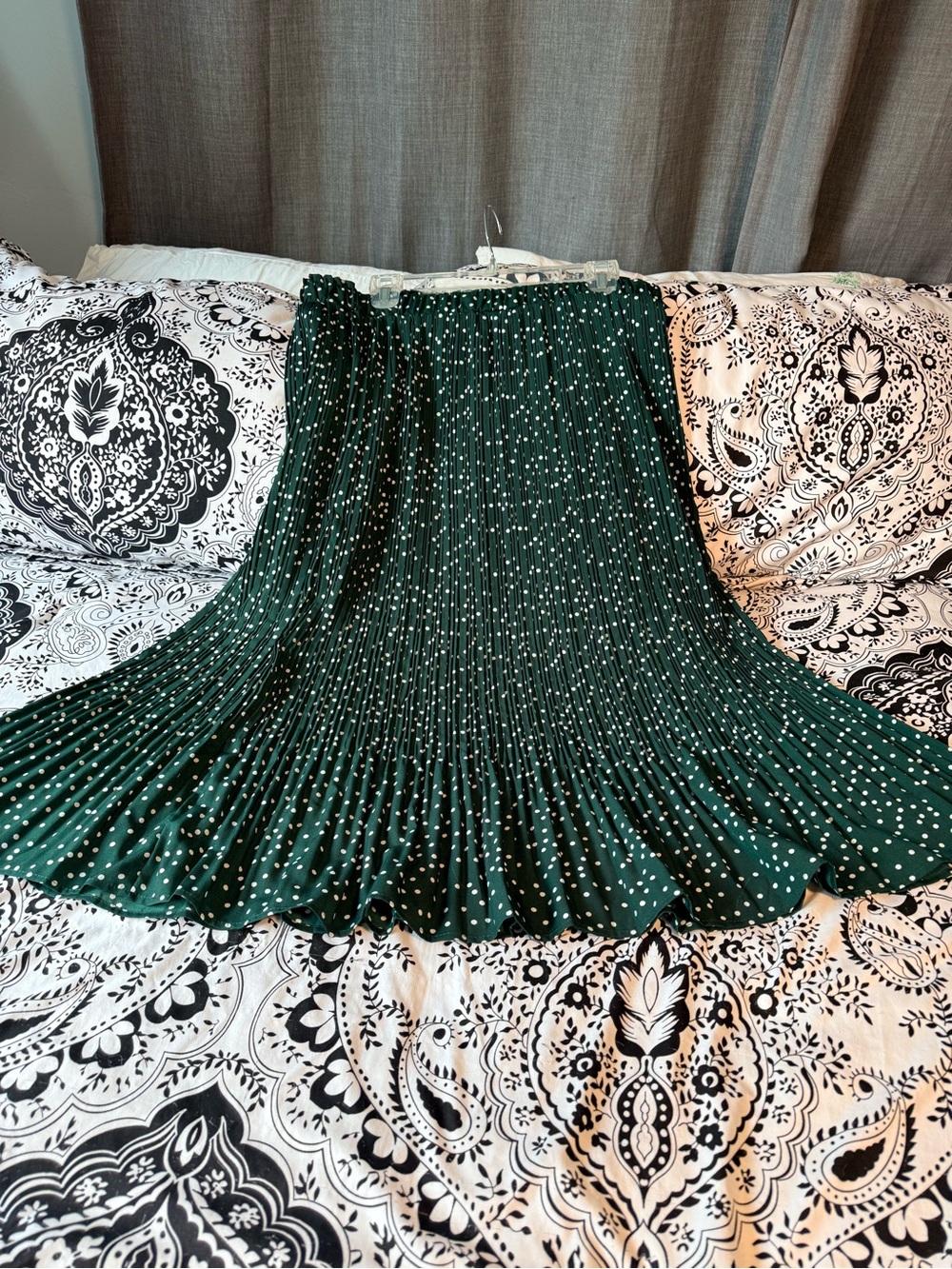 Zeagoo Emerald Green Polka Dot Pleated High Waisted Midi Skirt with Pockets